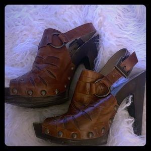 Jessica Simpson Leathered Platform Sandal